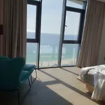 Premium Seaview Apartment: Beachfront Luxury In
